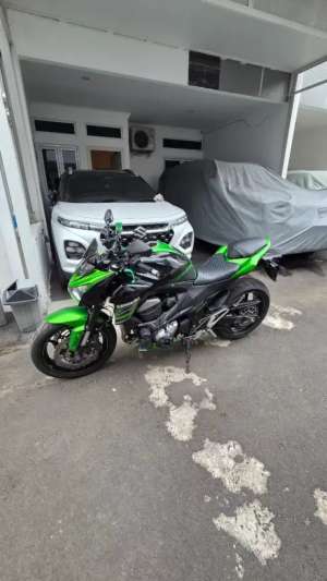 Jual bekas Z 800 low km full modif,lokasi di Bandung Kota