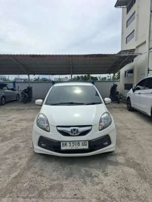 2015 Honda Brio lokasi di  , tersedia melalui melalui situs Olx