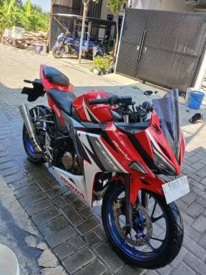 2017 HONDA CBR 150 lokasi di  , tersedia melalui melalui situs Olx