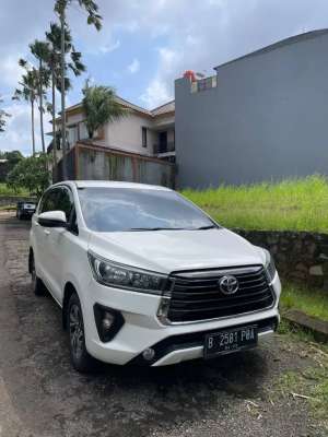 2021 Toyota Innova lokasi di  , tersedia melalui melalui situs Olx