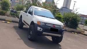 Jual bekas 4x4 Mitsubitshi Triton Strada GLXHDX 2.8 Single Cabin MT 20132014,lokasi di  