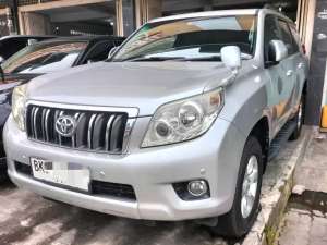 4x4 Toyota LC Prado TX SILVER 2011 lokasi di  , tersedia melalui melalui situs Olx