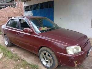 Accent Verna 2001 MT lokasi di  , tersedia melalui melalui situs Olx