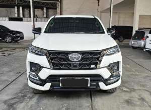 Baru 33rban Km Toyota Fortuner 2.8 GR Sport AT Matic Diesel 2023 Putih Mulus Gress , tersedia melalui melalui situs Cintamobil