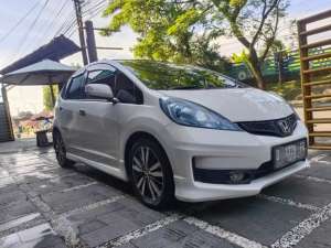 Jual bekas Bismillah numpang jual Honda jazz RS. Metic no. D. Putih. 201112.,lokasi di  