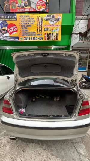 BMW 318i 2004 Bensin lokasi di  , tersedia melalui melalui situs Olx