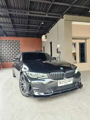 BMW 320 G20 Hitam lokasi di  , tersedia melalui melalui situs Olx