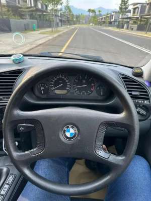 BMW 320i 1995 Bensin lokasi di  , tersedia melalui melalui situs Olx