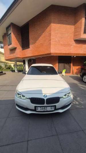 Jual bekas BMW 320i Lux 2018 WhiteLow KM 47rb. STNK september 2026,lokasi di  