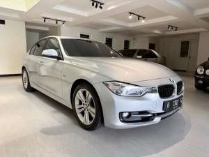 BMW 320i SPORT 2013 BMW 320i 2013 BMW 320i F30 BMW 320i silver BMW F30 lokasi di  , tersedia melalui melalui situs Olx
