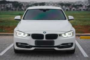 Jual bekas BMW 320i Sport AT 2015 Pajak panjang,lokasi di  