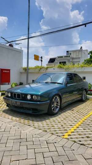 BMW 520i 1994 Bensin lokasi di  , tersedia melalui melalui situs Olx
