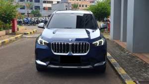 Jual bekas BMW X1 sDrive18i xLine 2023 biru 14 ribuan mls,lokasi di Jakarta DKI