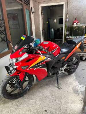 Jual bekas CBR 150 R HONDA CBR 150 R 2011,lokasi di Surakarta Kota
