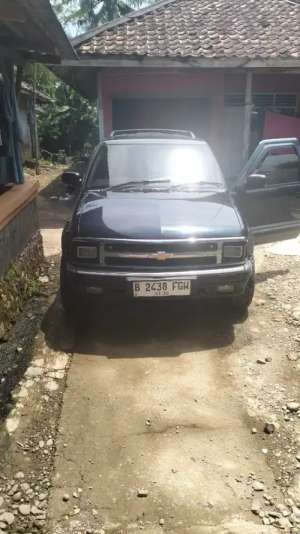 Jual bekas Chevrolet blazer thn 97 warna biru transmisi manual,lokasi di  