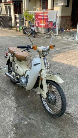 CUSTOM Honda C70 lokasi di  , tersedia melalui melalui situs Olx