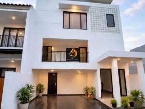 D44.RUMAH BARU SIAP HUNI 2,5 LANTAI DI CIJANTUNG JAKARTA TIMUR lokasi di Jakarta Timur, tersedia melalui melalui situs Olx