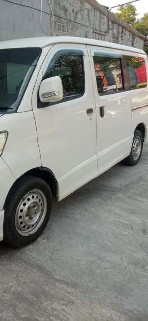 Daihatsu Luxio 2018 Bensin lokasi di  , tersedia melalui melalui situs Olx