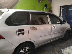 Daihatsu Xenia 2013 Bensin lokasi di  , tersedia melalui melalui situs Olx