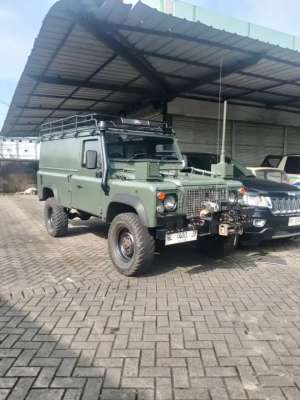 Jual bekas Defender 300 TDI tipe militery tahun 1997,lokasi di  