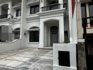 Di Jual Rumah Strategis Baru Renovasidi Citra Grand Cibubur lokasi di Bekasi Kota, tersedia melalui melalui situs Olx