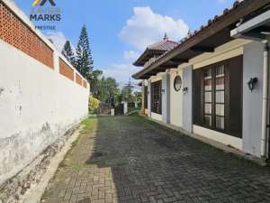 DIJUAL 2 RUMAH UNTUK HUNIAN DAN KANTOR EX STUDIO REKAMAN LOKA INDAH lokasi di Jakarta Selatan, tersedia melalui melalui situs Olx