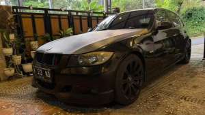 Dijual BMW E90 320i CBU 2005 lokasi di  , tersedia melalui melalui situs Olx