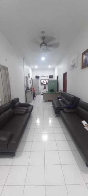 Dijual Cepat Rumah di Area Komersil Tanjung Duren lokasi di Jakarta Barat, tersedia melalui melalui situs Olx