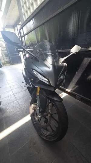 Dijual Honda CBR 150R lokasi di  , tersedia melalui melalui situs Olx