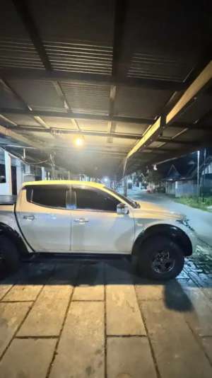 Dijual mobil kesayangan lokasi di  , tersedia melalui melalui situs Olx