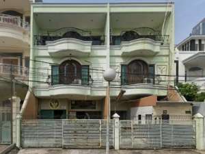 DIJUAL RUMAH BESAR RAJAWALI PADEMANGAN lokasi di Jakarta Pusat, tersedia melalui melalui situs Olx