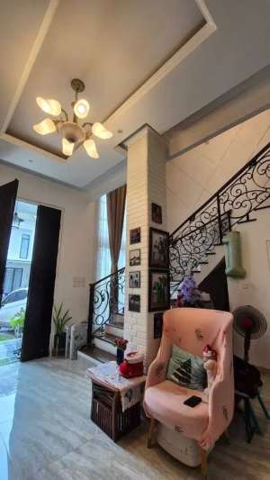 Dijual Rumah Cantik Siap Huni di Jakarta Garden City, Jakarta Timur lokasi di Bekasi Kota, tersedia melalui melalui situs Olx