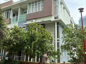 DIJUAL RUMAH HOEK 4 LANTAIFULL FURNISHED DI SPRINGHILL GOLF RESIDENCE KEMAYORAN lokasi di Jakarta Pusat, tersedia melalui melalui situs Olx