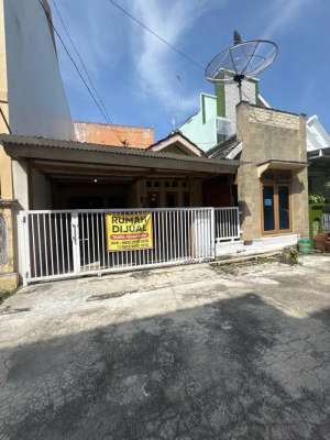 DIJUAL RUMAH LOKASI TENGAH KOTA PATI DEKAT DENGAN POLRES PATI lokasi di Pati Kab., tersedia melalui melalui situs Olx