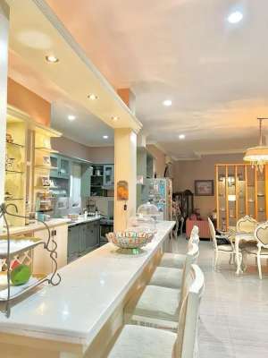 DIJUAL RUMAH MEWAH FULL PERABOT SIAP HUNI DAERAH CENDRAWASIH lokasi di Makassar Kota, tersedia melalui melalui situs Olx