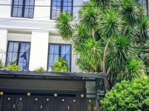 Dijual Rumah Mewah SHM Luas 345 m Siap Huni di Pondok Indah lokasi di Jakarta Selatan, tersedia melalui melalui situs Olx