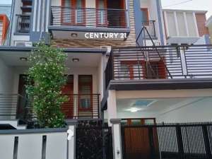DIJUAL SEGERA RUMAH LUX 4 LANTAIDEKAT SUDIRMAN SEMANGGI lokasi di Jakarta Barat, tersedia melalui melalui situs Olx