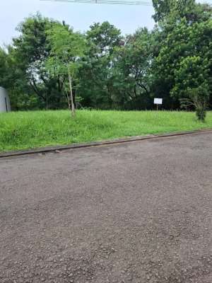 DiJual TURUN HARGA 2 KAV GANDENG di LEGENDA WISATA CIBUBUR lokasi di Bogor Kab., tersedia melalui melalui situs Olx