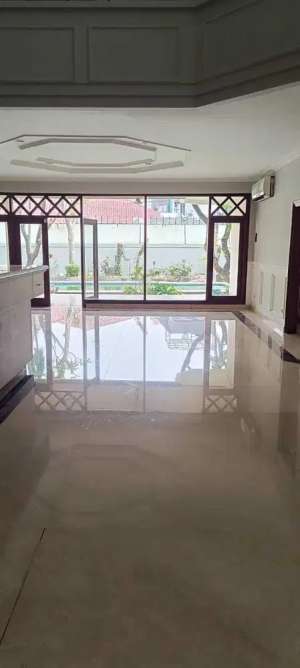 Disewakan Rumah Besar Siap Huni di Kemang Jakarta Selatan lokasi di Jakarta Selatan, tersedia melalui melalui situs Olx