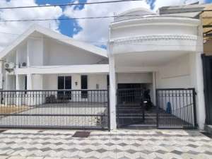 Disewakan Rumah Darmo Harapan 2 Lantai Minimalis Siap Huni Furnish LT330m 6 Kamar Dekat Hokky Supermarket Surabaya Barat lokasi di Surabaya Kota, tersedia melalui melalui situs Olx