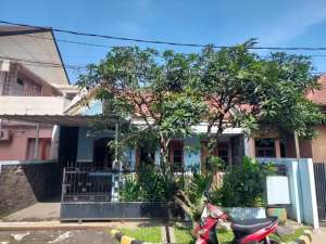 Disewakan Rumah Nyaman Tyoe 75114 di Komplek Parakan Mas Bandung lokasi di Bandung Kota, tersedia melalui melalui situs Olx