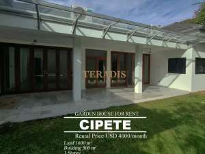 DISEWAKAN RUMAH TANAH LUAS ADA KOLAM RENANG DAERAH CIPETE lokasi di Jakarta Selatan, tersedia melalui melalui situs Olx