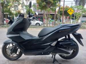 DP 300 Plat B TangSel PCX 160 ABS Hitam 2024 CashKredit lokasi di  , tersedia melalui melalui situs Olx