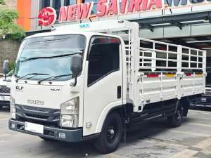 Elf NLR55 2024 Giga Bak Drop Side 3 Way Truk Engkel 4rd Pick Up 2021 lokasi di  , tersedia melalui melalui situs Olx
