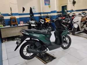 Jual bekas FOR SALE honda beat delux cbs iss super mulus warna favorit 2023,lokasi di Depok Kota