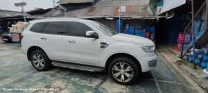 Jual bekas Ford Everest Titanium 2200 CC Diesel AT PANORAMIC SUNROOF irit,lokasi di  