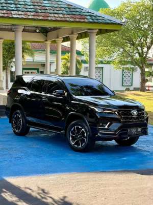 Jual bekas Fortuner 2.8 GR Th 2022 Diesel Automatic Low KM Istimewa,lokasi di  