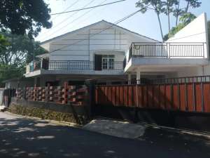 Gadog Rumah Pinggir Jalan bisa buat Kost atau usaha dijual Murah lokasi di Bogor Kab., tersedia melalui melalui situs Olx