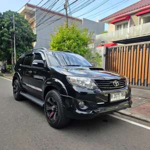 Jual bekas GANTENG GILE. Enk Sekali. Toyota Fortuner VNT Turbo TRD DIESEL 2015,lokasi di  