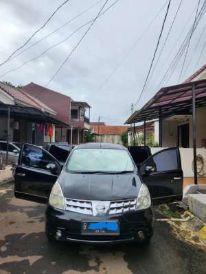 Jual bekas Grand Livina 1.8 Automatic Ultimate 2011 DIJAMIN Tidak Ngelitik,lokasi di  